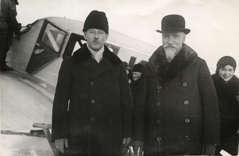 Eesti Vabariigi neljanda riigikogu esimees K. Einbund ja vanem abiesimees M. Martna.