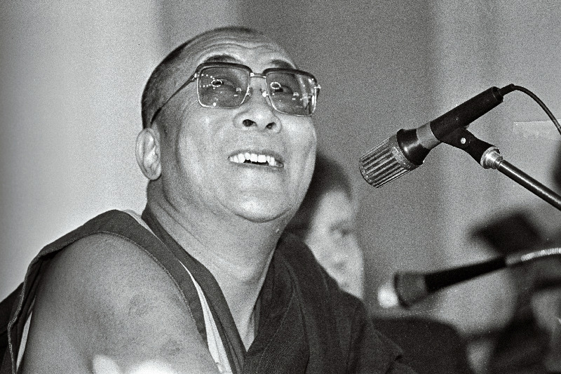 Tema pühadus XIV Dalai-Laama Tenzin Gyatso, Tiibeti vaimulik ja ilmalik juht.