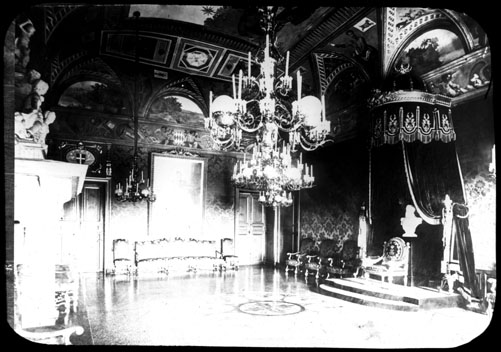Salle du trône, palais princier, Monaco (5656538695) - Fonds Trutat - Photographie ancienne
Cote : TRU C 1948
Localisation : Fonds ancien (S 30) 
Original non communicable
Titre : Salle du trône, palais princier, Monaco
Auteur : Trutat, Eugène
Rôle de l’auteur : Photographe
Lieu de création : Monaco (Principauté de)
Date de création :  1859-1910 [entre]
Mesures : : 9 x 10 cm
Observations :  Reproduction de photographie. 
Mot(s)-clé(s) : 
-- Palais -- Intérieur -- Décor d'ameublement -- Trône -- Estrade -- Baldaquin -- Tenture -- Exercice du pouvoir -- Lustre -- Peinture murale -- Mobilier
-- Monaco (Principauté de) -- Palais princier (Monaco)
-- 19e siècle, 2e moitié -- 20e siècle, 1e quart
Médium : Photographies -- Négatifs sur plaque de verre -- Noir et blanc -- Vues d'intérieur -- Reproductions d'oeuvre d'art -- Détourage au papier collé 
numerique.bibliotheque.toulouse.fr/cgi-bin/library?c=phot...

Bibliothèque de Toulouse. Domaine public