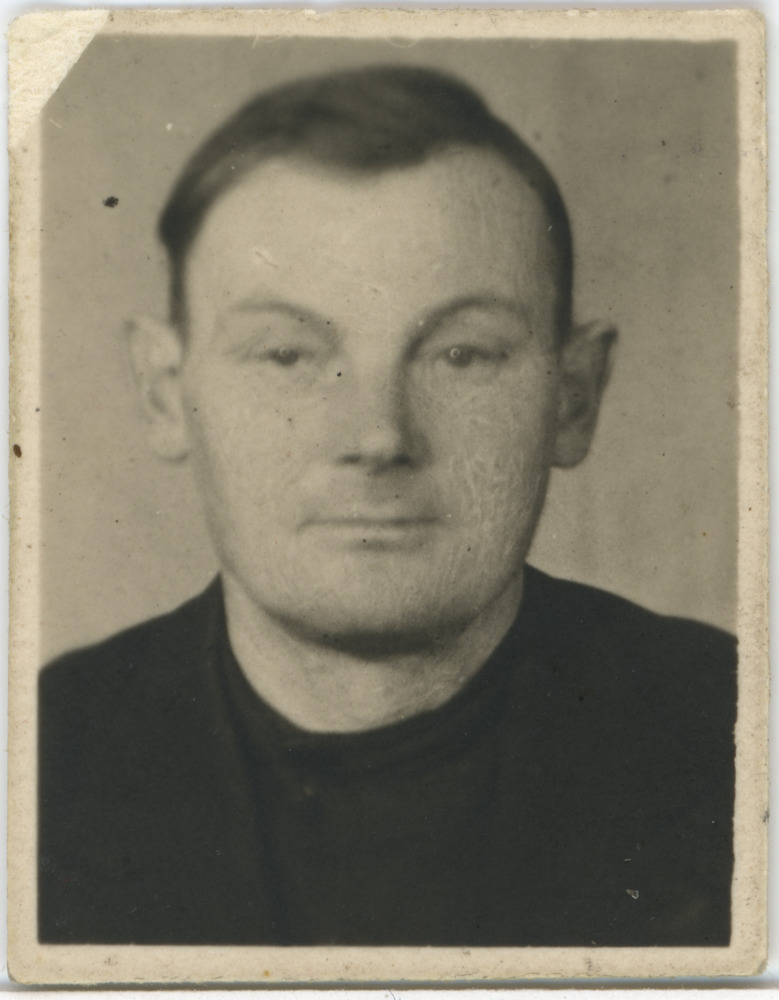 Oskar Augla, dokumendifoto