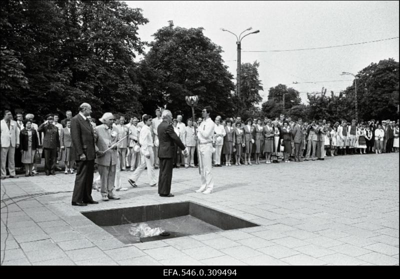 V Koolinoorte laulu- ja tantsupidu.