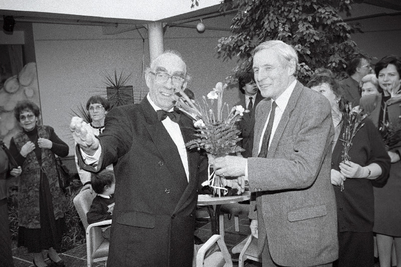 Koorijuht Aksel Pajupuu (vasakul) 70.a. juubeli tähistamine Estonia Talveaias.