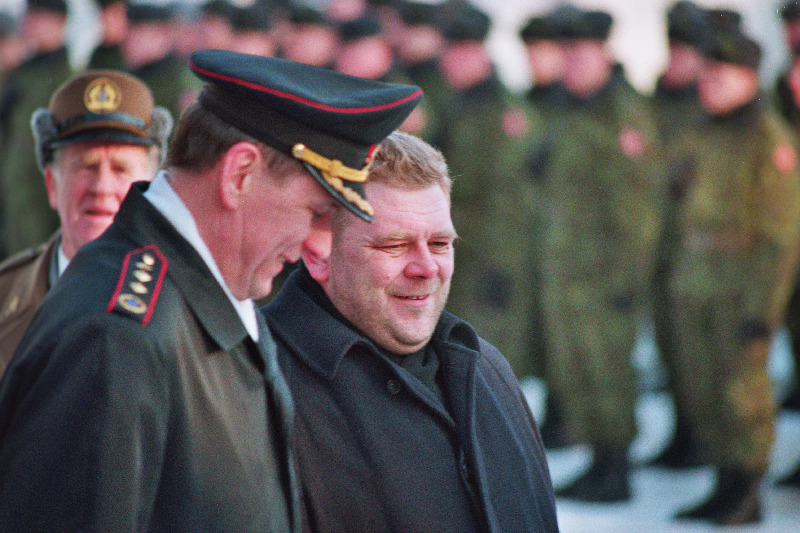 Siseminister Olari Taal (paremal) ja Päästeameti peadirektor Harry Hein Eesti Vabariigi 80. aastapäeva paraadil Vabaduse väljakul.