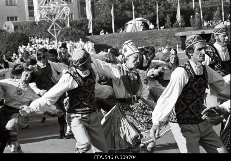 Laulu ja tantsupidu.