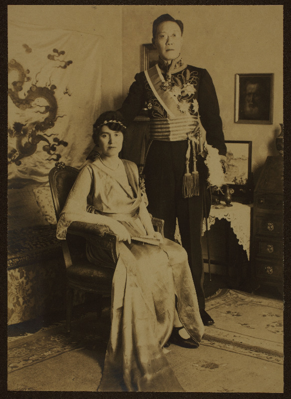 Hiina esindaja Stockholmis T. S. Chang koos naisega