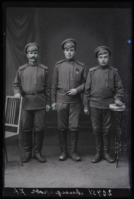 Grupp sõjaväelasi, (foto tellija Mingiaroff [Mingiarov]).