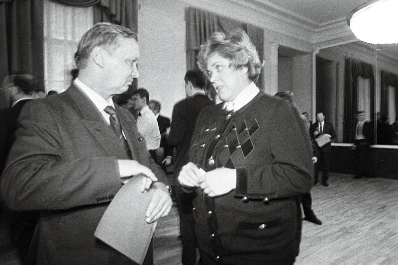 Eesti 1992.a. edukaimad ärimehed Vladimir Galkin ja Tiiu Silves Estonia Teatri valges saalis.