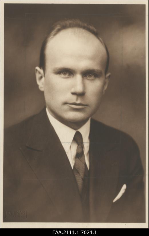 Helmut Kadari (endine Kristall), Tartu Ülikooli õppejõud, õigusteadlane, portreefoto