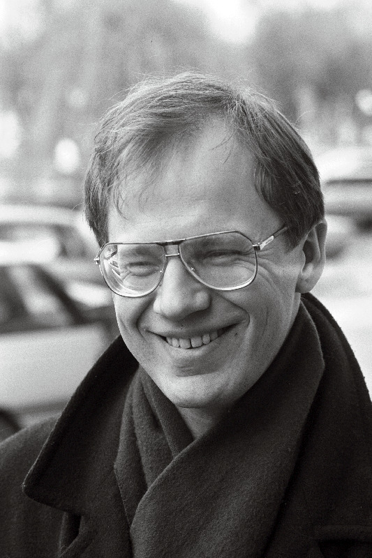 Volmer, Arvo - Eesti Riikliku Sümfooniaorkestri peadirigent.