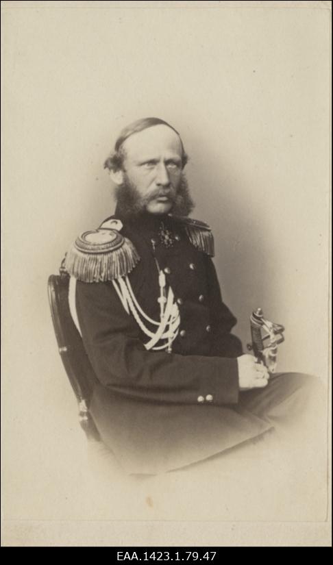 Otto von Ungern-Sternberg ohvitserimundris, portreefoto