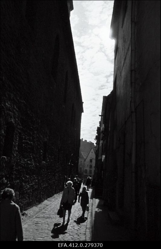 Võtted vanalinnast kiudpilvedega.