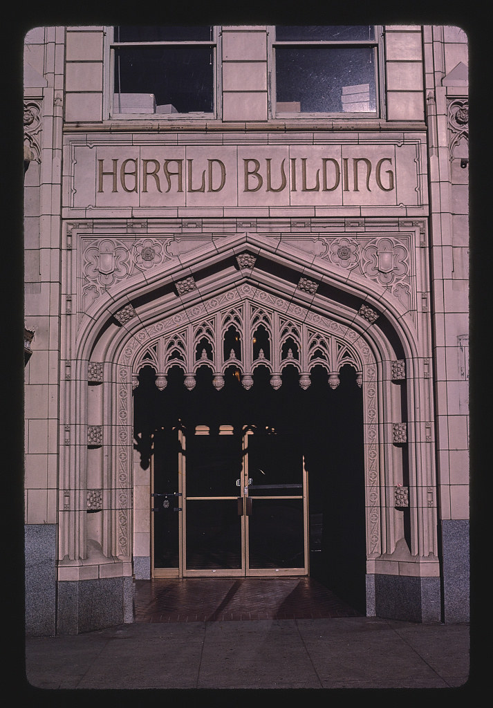 Herald Building, entrance, State Street, Bellingham, Washington (LOC)
