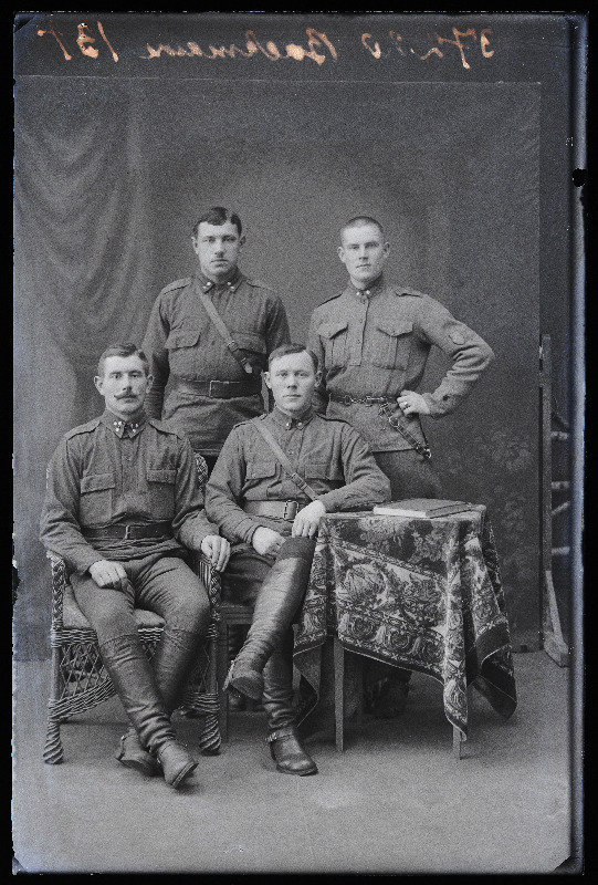 Grupp sõjaväelasi, (foto tellija Bachmann).