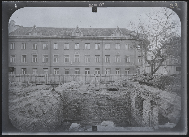 Tallinn. Kvartal nr 37. Ehitusarheoloogia. Harju tänava stereofotogramm-meetriline mõõdistamine.