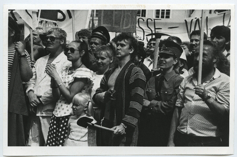 EÜE-89 töösuve avapidu Tallinnas Raekoja platsil