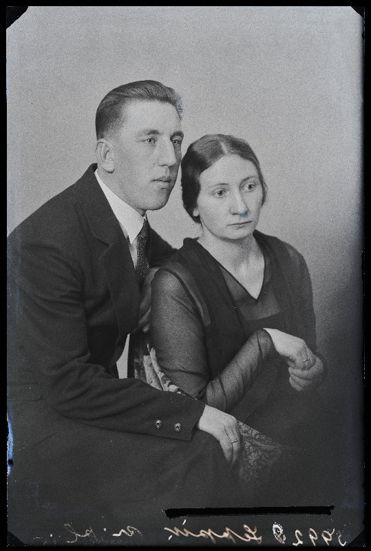 Leppik naisega.
