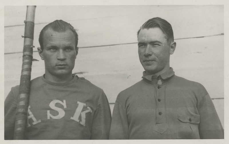 Eesti sportlased Richard Kiipsaar ja M. Kubin Tartu kergejõustikuvõistlustel 1935