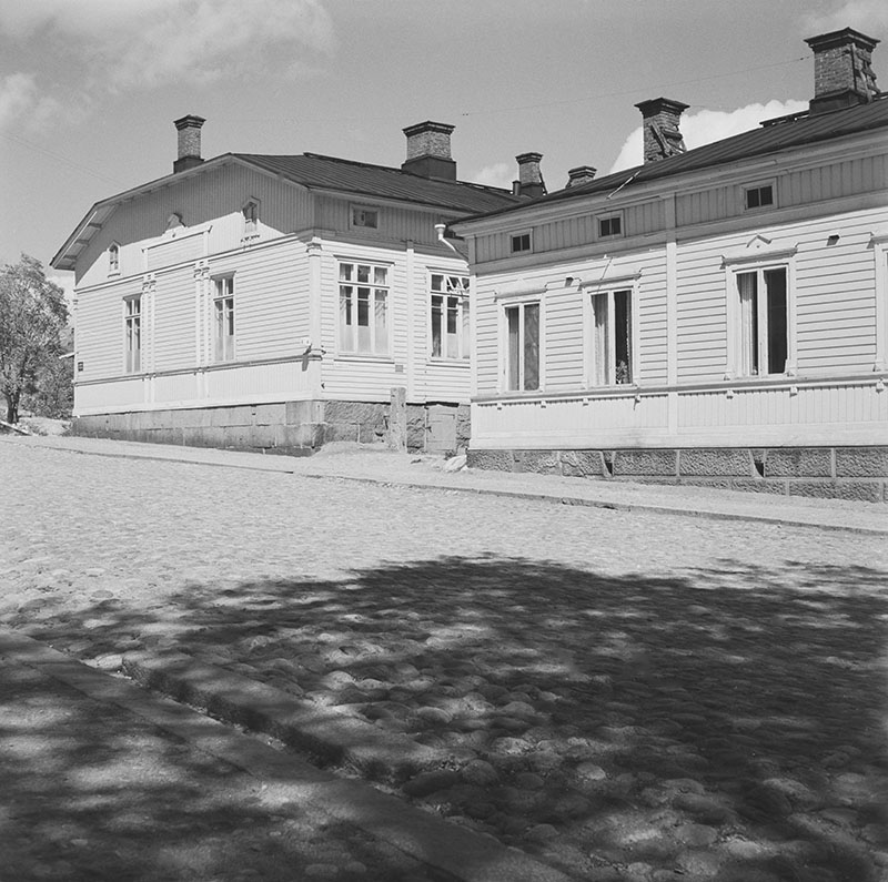 Vuorikatu 4 - Luostarinkatu 12 b; ulkokuva