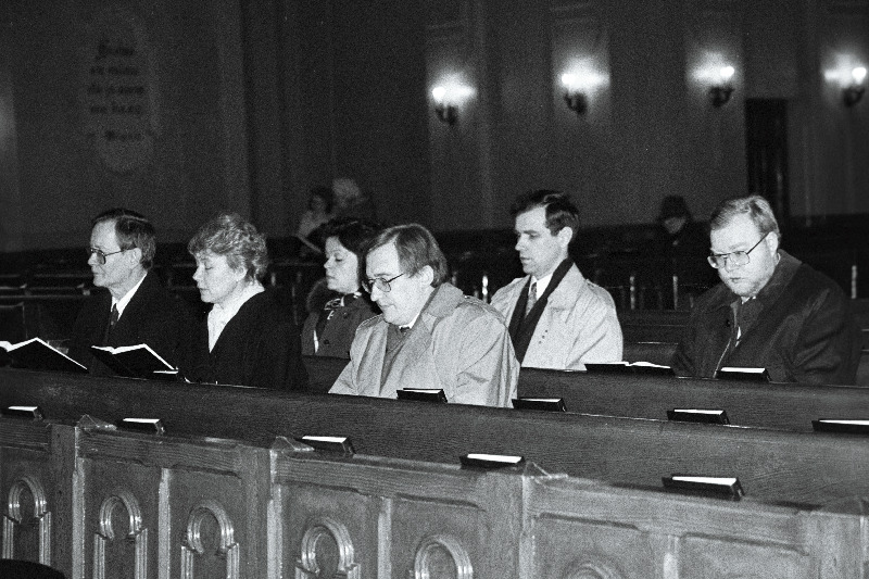 Riigikogu liikmed hommikupalvusel.