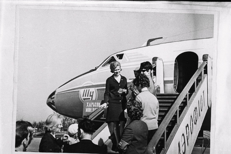 Reisijad asuvad Tallinna Lennujaamas lennuki TU-124 pardale.