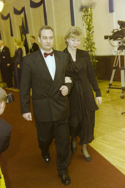 Rahandusminister Mart Opmann abikaasaga Eesti Vabariigi aastapäeval presidendi vastuvõtul Estonia Teatris.