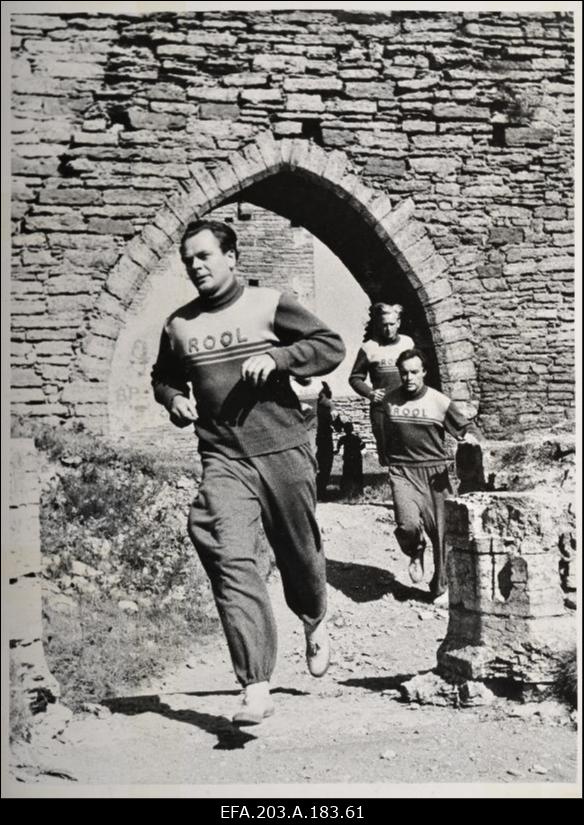 Kaader filmistuudio Tallinnfilm mängufilmist Jahid merel.