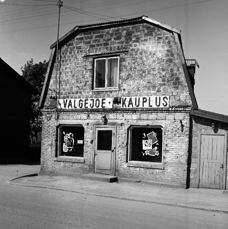 Valgejõe ETKVL-i kauplus Tapal.