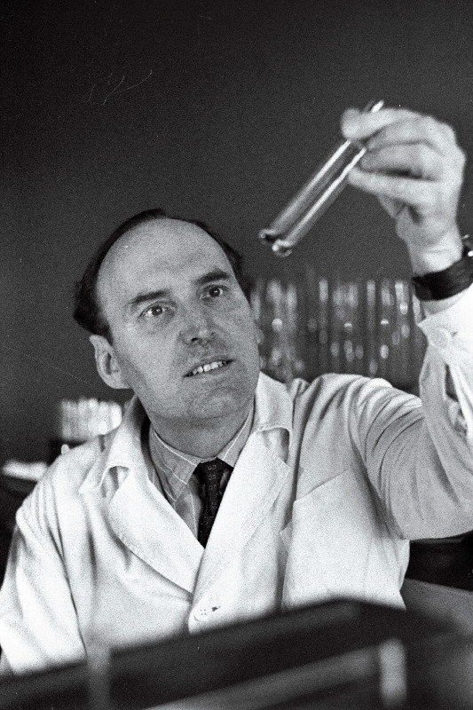 Eesti NSV TA Meditsiiniinstituudi biokeemia laboratooriumi teaduslik töötaja Einar Vagane.