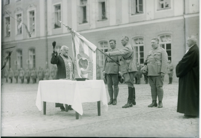Kaitseliidu lipu õnnistamine.
