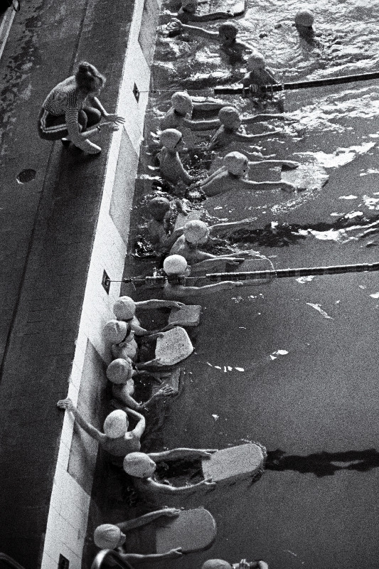 Ujumistund Tallinna "Tööjõureservide" spetsialiseeritud ujumiskoolis.