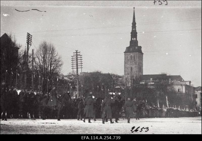 Vabadussõda. Õhu- ja merejõud, samuti soomustatud väeosad  lahingutegevuses. Välisriikide [Läti, USA, Soome, Inglismaa, Taani] laevad Tallinna sadamas. Soomusrongid nr. 1, nr. 5 ja nr. 4. Põhjapiirkonna Kommuunide Rahvakomissaride Nõukogu ja III Ülevenemaalise Tööliste Soldatite ja Talupoegade Saadikute Nõukogu fotod. Taani vabatahtlikud ja Soome ajakirjanikud Eestis. Välisriikide diplomaatide vastuvõtud 1920.a. alguses. Peeter I ausamba mahavõtmine.