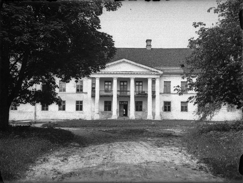 Endine Kirna mõisa härrastemaja.
