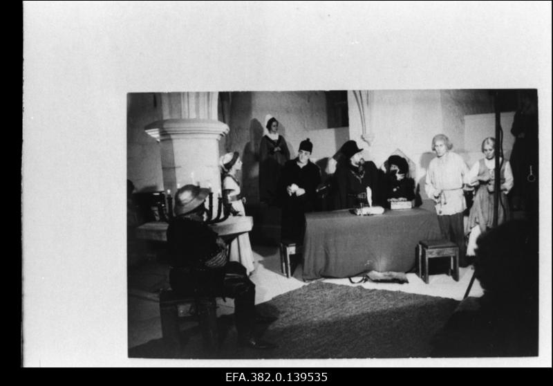 Stseen RAT Estonia lavastatud Raeooperist Kuressaare lossi kapiitlisaalis.