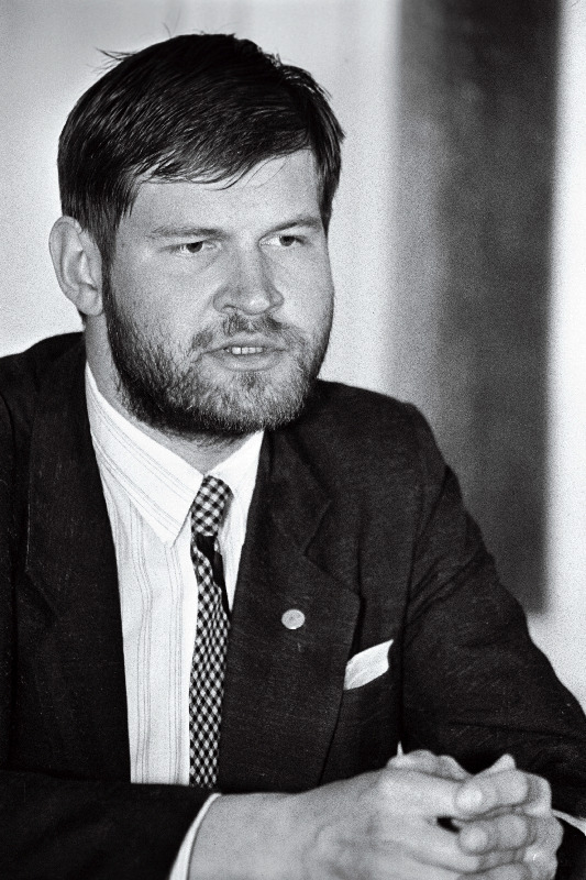 Nutt, Mart - ajaloolane-etnoloog, Riigikogu Isamaa fraktsiooni liige.