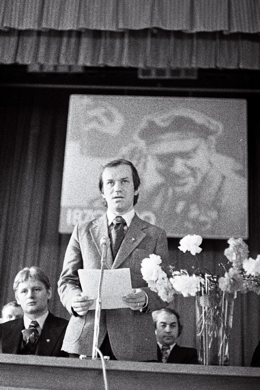 V.I. Lenini 110. sünniaastapäevale pühendatud teaduslik-teoreetilisel konverentsil "Leninism - meie ajastu revolutsioonilipp" ütleb avasõnad ELKNÜ Keskkomitee sekretär Andres Raa.