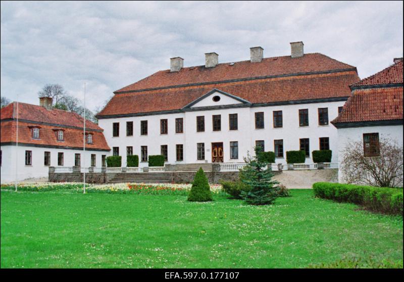 Vaade Suuremõisa lossile.