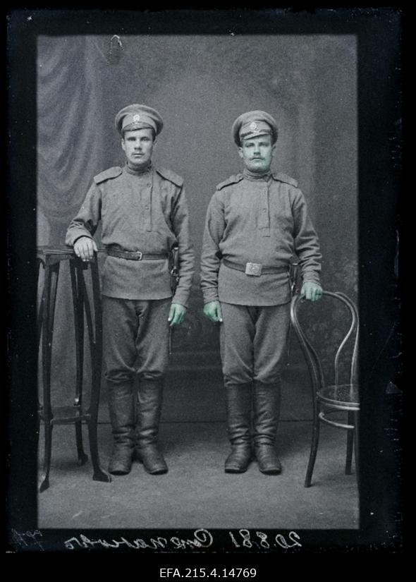 Kaks sõjaväelast, (foto tellija Stepanoff [Stepanov]).