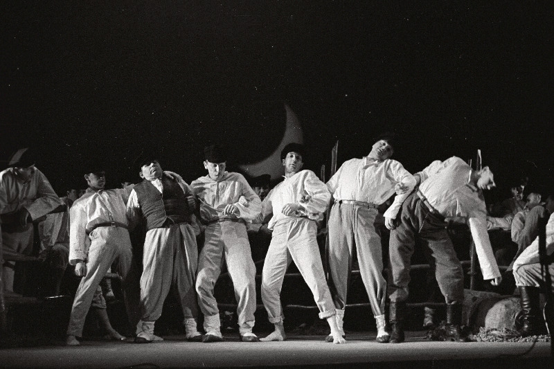 Stseen V. Tormise koorisüidist"Meestelaulud" RAT "Vanemuises".