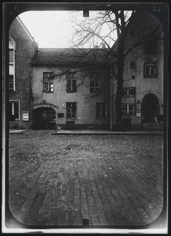 Tallinn, Vanalinna kvartal nr 9. Fassaadide stereofotogramm-meetriline mõõdistamine.