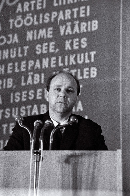 Tallinna Masinatehase direktor Pavel Grigorjev EKP Tallinna organisatsiooni XVII konverentsil esinemas.