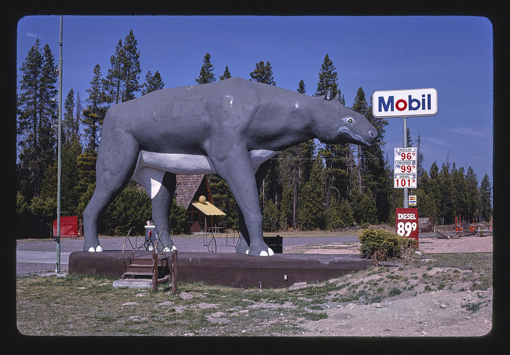 Baluketherium with Mobil sign, Thunderbeast Park, Route 97, Chiloquin, Oregon (LOC)