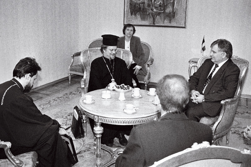 Konstantinoopoli oikumeenilise patriarhaadi esindaja piiskop Ambrosius Tiit Vähi juures.