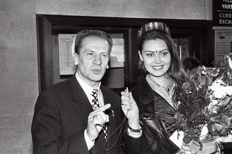 V. Kirss ja Miss Estonia'95 Enel Eha tagasi miss universumilt.