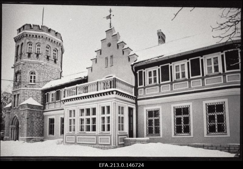 Eesti NSV Riikliku Ajaloomuuseumi filiaali Orlov - Davõdovi lossi välisvaade Maarjamäel.