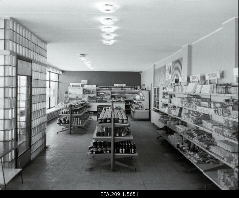 Tallinna Linnuvabriku kaupluse sisevaade.