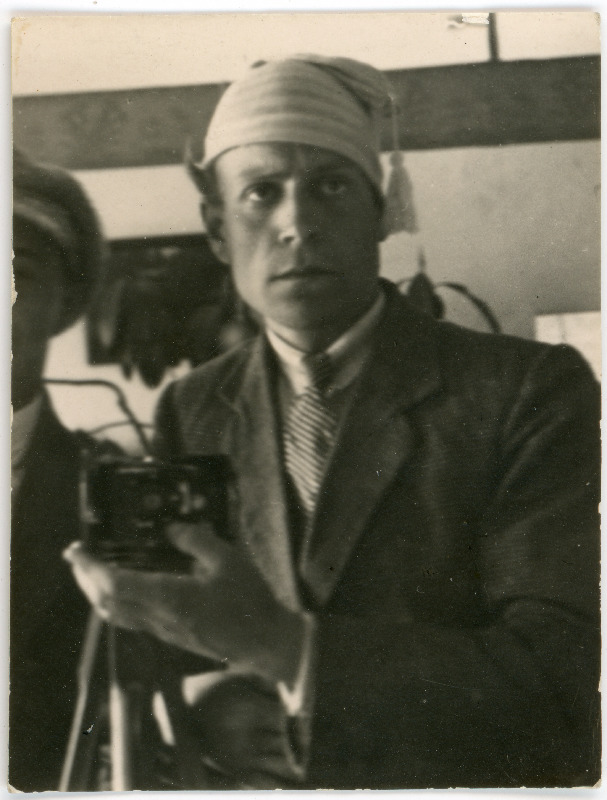 Viktor Roode fotoaparaadiga