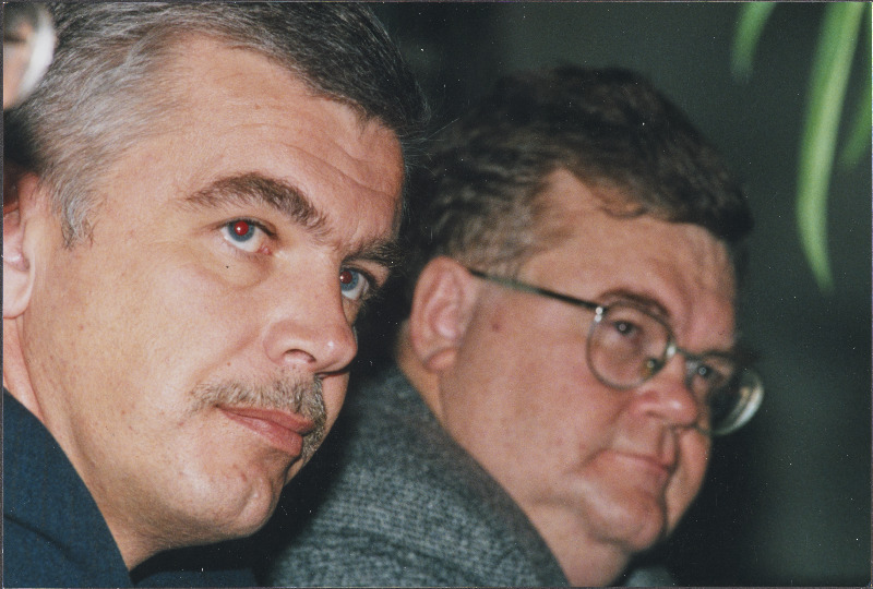 Siseminister Robert Lepikson (vasakul) ja Tallinna linnavolikogu esimes Edgar Savisaar.