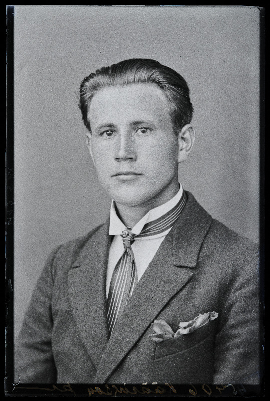 Juhan Käärikson.