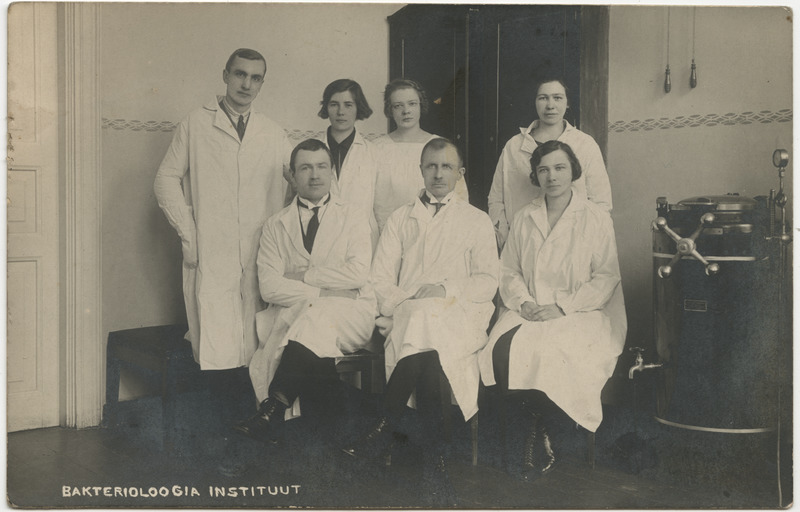 Bakterioloogia Instituudi töötajate grupifoto