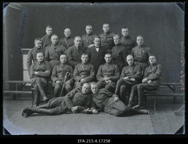 Grupp sõjaväelasi, (foto tellija Värnik).